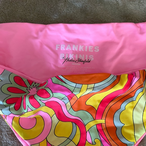 Frankie’s Bikini’s x Hailee Steinfeld set - Picture 2 of 3